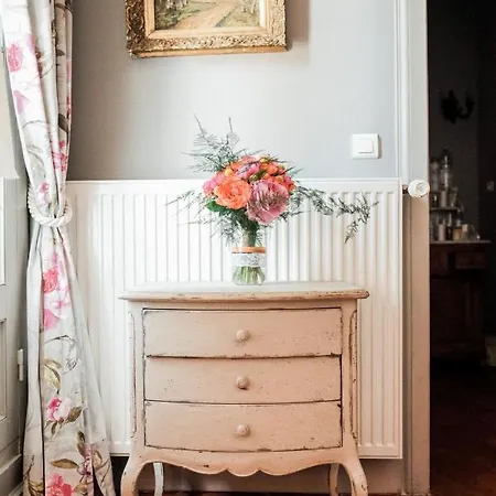 Bed & Breakfast Chateau Sainte Cecile D'hotes / In Castle Chateau Sainte Cecile