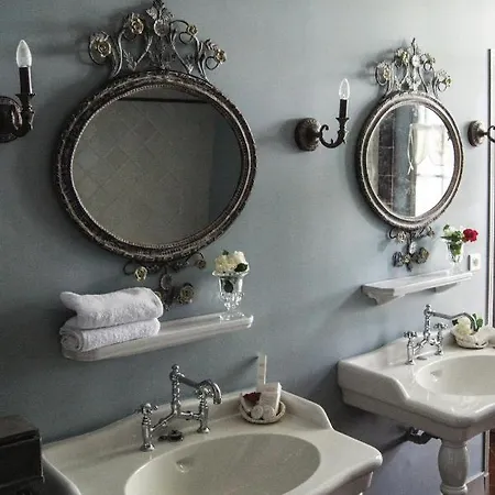 Bed & Breakfast Chateau Sainte Cecile D'hotes / In Castle Chateau Sainte Cecile