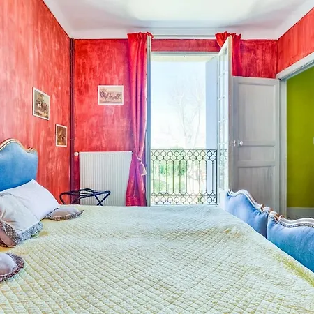 Bed & Breakfast Chateau Sainte Cecile D'hotes / In Castle Chateau Sainte Cecile *