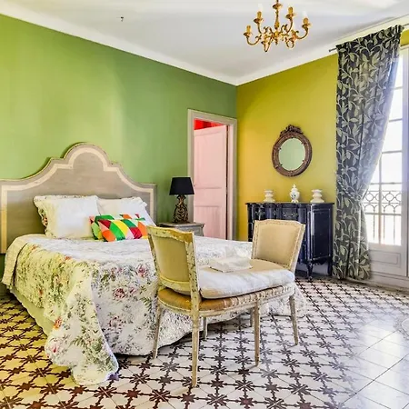 Bed & Breakfast Chateau Sainte Cecile D'hotes / In Castle Chateau Sainte Cecile *