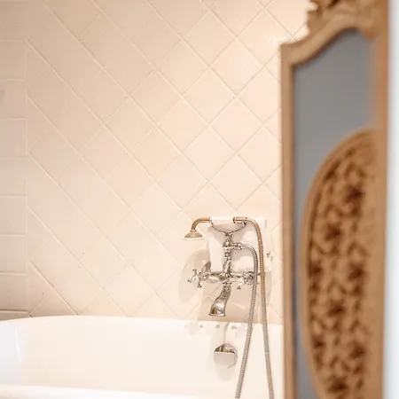 Bed & Breakfast Chateau Sainte Cecile D'hotes / In Castle Chateau Sainte Cecile *