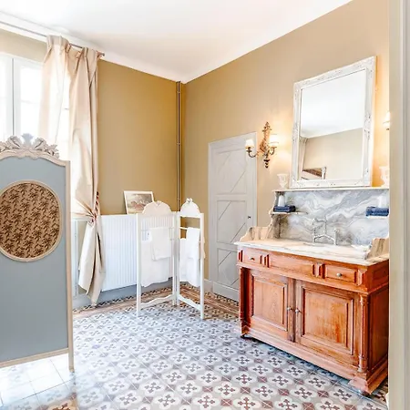 Bed & Breakfast Chateau Sainte Cecile D'hotes / In Castle Chateau Sainte Cecile *