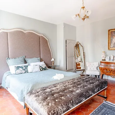 Bed & Breakfast Chateau Sainte Cecile D'hotes / In Castle Chateau Sainte Cecile *
